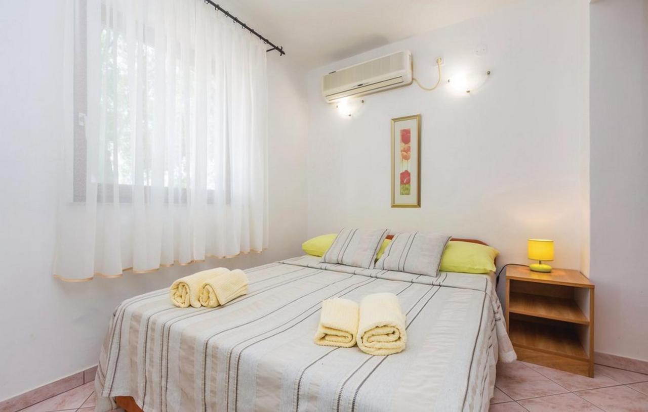 Apartments Paola Karlobag Habitación foto